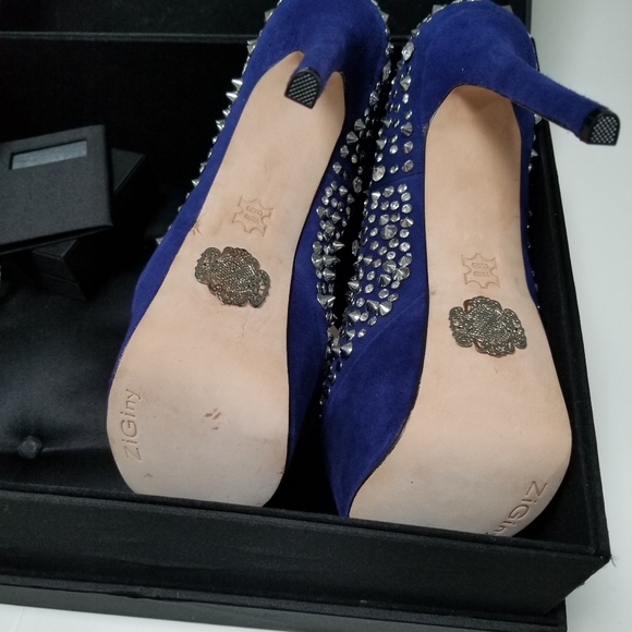 Shoes - Picture 6 of 8